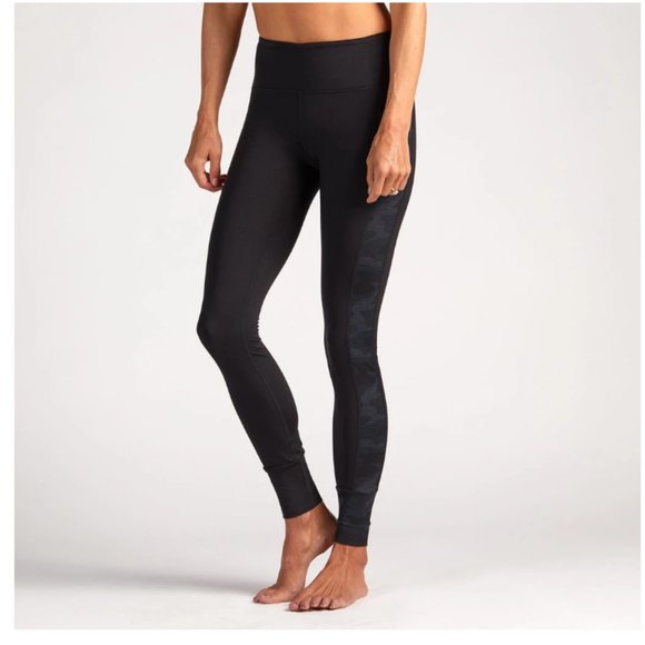 Vuori Pants - Vuori Women's Asymmetric Block Leggings in Black|Camo